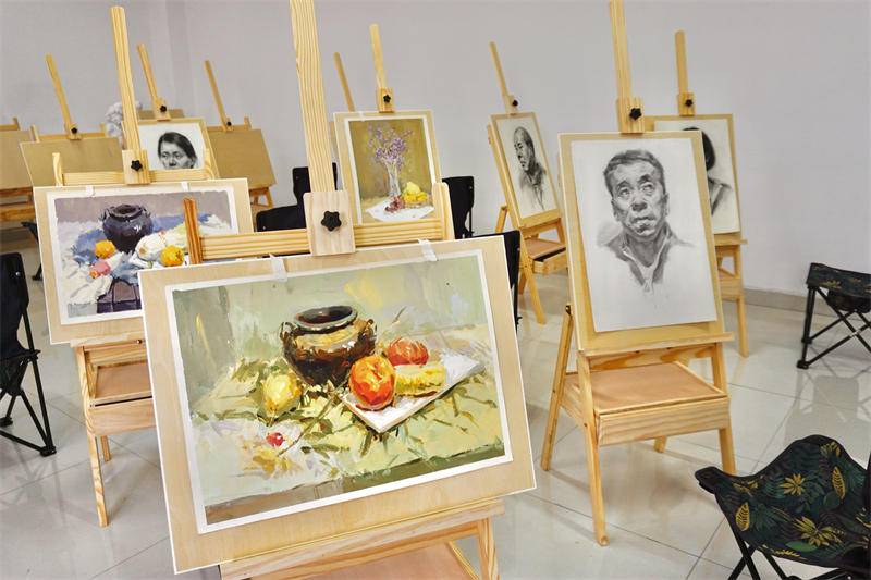 ��������